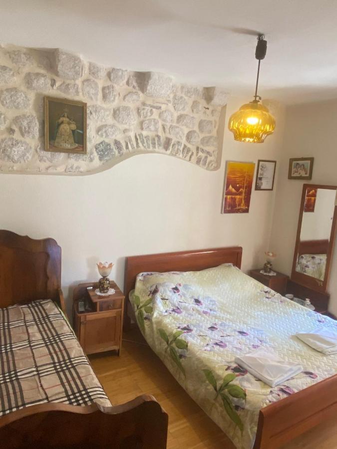 Captain'S House In Dobrota Kotor Exterior photo